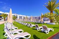 Bazén v ubytování Hotel Cordial Marina Blanca nebo v jeho okolí