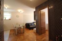 Posedenie v ubytovaní Macadamia apartment with garage parking