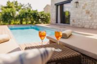 Bazén v ubytovaní Meneghetti Wine Hotel and Winery - Relais & Chateaux alebo v jeho blízkosti