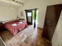 A bed or beds in a room at Agriturismo Diffuso Monte Oliveto Maggiore