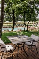Bazén v ubytovaní Meneghetti Wine Hotel and Winery - Relais & Chateaux alebo v jeho blízkosti