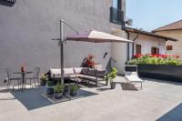 A garden outside Luisl Hof - Apartment Pomum