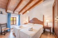 A bed or beds in a room at Can Faveta