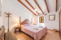 A bed or beds in a room at Can Faveta