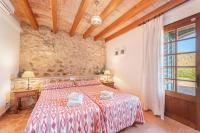 A bed or beds in a room at Can Faveta