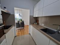 Kuchyňa alebo kuchynka v ubytovaní Apartman Adara