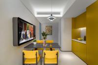 lyf Xi'an Dayanta by Ascott free gym & self-service free laundry roomにあるテレビまたはエンターテインメントセンター