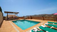 Bazén v ubytovaní Villa Fuente Luz Frigiliana by Ruralidays alebo v jeho blízkosti