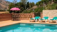 Bazén v ubytovaní Villa Fuente Luz Frigiliana by Ruralidays alebo v jeho blízkosti