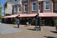 a statue of two people standing in front of a store at Huize Maurits in The Hague