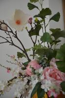 a bouquet of flowers in a vase at Huize Maurits in The Hague