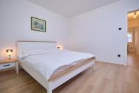 Posteľ alebo postele v izbe v ubytovaní Bacci Central 2-Bedroom Apartment by Litto