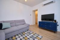 Televízia a/alebo spoločenská miestnosť v ubytovaní Bacci Central 2-Bedroom Apartment by Litto