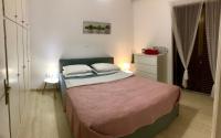 Łóżko lub łóżka w pokoju w obiekcie Marina Apartment