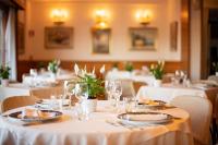 Reštaurácia alebo iné gastronomické zariadenie v ubytovaní Hotel L'Approdo