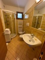 A bathroom at Albergo San Remo