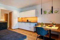 A kitchen or kitchenette at Luisl Hof - Apartment Pomum