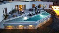 Bazén v ubytovaní Luxury villa Azure in Imotski, wellness oasis alebo v jeho blízkosti