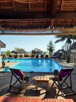 Le Moya Beachの敷地内または近くにあるプール