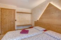 A bed or beds in a room at Baita dei ski app 2