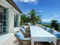 Parveke tai terassi majoituspaikassa Splendid villa near Antibes and Cannes with pool and sea view