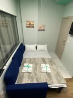 Posteľ alebo postele v izbe v ubytovaní Treasure box apartment _Aristotelous square_