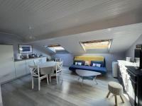 Kuchnia lub aneks kuchenny w obiekcie Appartement Rénové proche Plage avec Parking & Wifi - FR-1-485-136