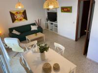 TV a/nebo společenská místnost v ubytování Precioso piso duplex en la Bahia de Cadiz para 5 plazas