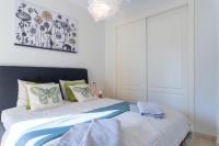 Postel nebo postele na pokoji v ubytování Golf and Beach Apartment La Cala de Mijas