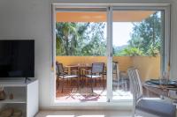 TV a/nebo společenská místnost v ubytování Golf and Beach Apartment La Cala de Mijas