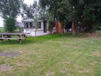 De Boerenskuur..chalet..にある庭