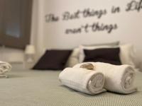 Postel nebo postele na pokoji v ubytování Life Apartments Fuentebravía