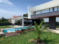 Bazén v ubytovaní Vila Mediterraneo alebo v jeho blízkosti