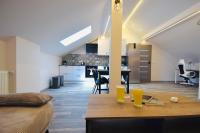 Televízia a/alebo spoločenská miestnosť v ubytovaní Apartamenty Żołnierska 31 - Apartament nr 1