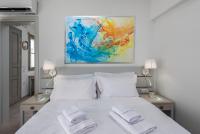 Postel nebo postele na pokoji v ubytování cattleya suite lindos