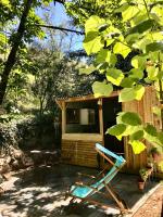 Vonkajšia záhrada v ubytovaní LE PETIT REFUGE DU VAL D’EMERAUDE