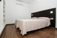 Posteľ alebo postele v izbe v ubytovaní Rentalmar Villa Covamar families only