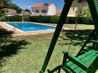 Bazén v ubytovaní Rentalmar Villa Covamar families only alebo v jeho blízkosti