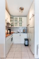 Kuchyňa alebo kuchynka v ubytovaní CAPBRETON, SUD OUEST FRANCE, APPARTEMENT PROCHE PLAGES ET FORÊTS - T4-4 Pièces, Piscine, Clime, Parking, Wi-fi, Plages 10 mn, Sleeps up to 8, near Beaches & Forests, Welcome Pack