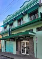 un edificio con una señal que diga lo mismo no en Hotel Serra do Mar, en Paranaguá