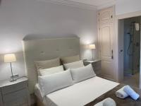 Postel nebo postele na pokoji v ubytování PUERTO BANUS Apartamento PEACE