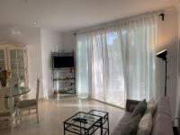 TV a/nebo společenská místnost v ubytování PUERTO BANUS Apartamento PEACE