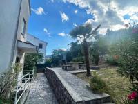 Vonkajšia záhrada v ubytovaní Apartment One