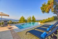 Bazén v ubytovaní Villa Julie Christie - Pool - Amazing Seaview alebo v jeho blízkosti