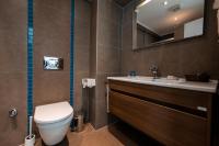 A bathroom at Elanaz Hotel