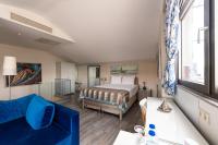 A seating area at Elanaz Hotel