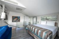 A bed or beds in a room at Elanaz Hotel