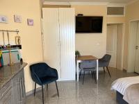 Televízia a/alebo spoločenská miestnosť v ubytovaní Apartments Villa Chiara Opatija