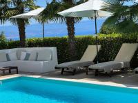 Bazén v ubytovaní Apartments Villa Chiara Opatija alebo v jeho blízkosti