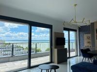 A television and/or entertainment centre at ELLBy Apartman - PENTHOUSE - hostAID